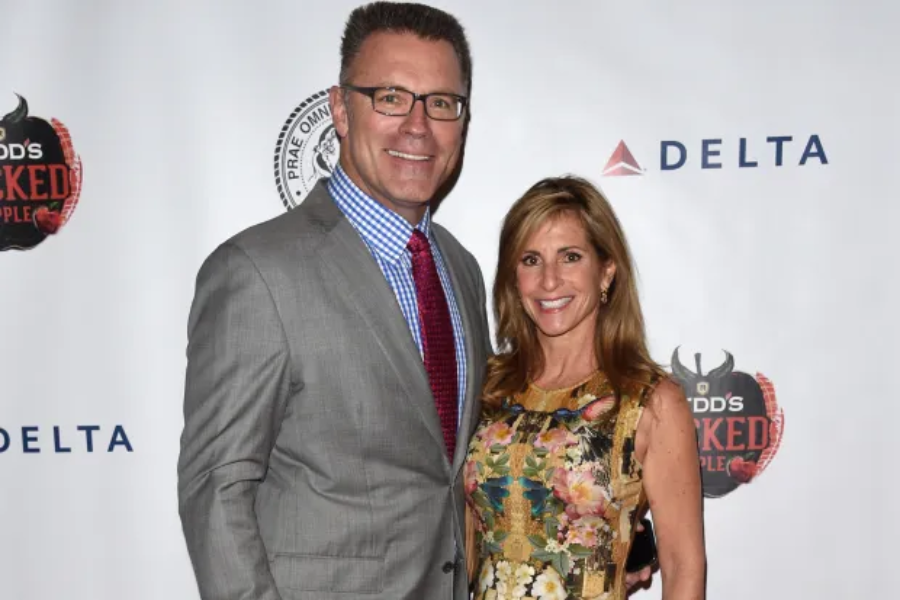 howie long wife